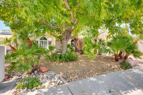 Spacious Mesquite Home about 3 Mi to Golf Courses!