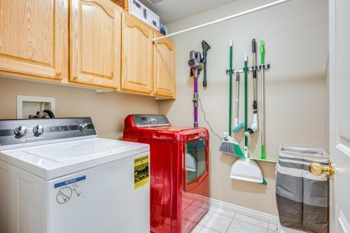 Spacious Mesquite Home about 3 Mi to Golf Courses!