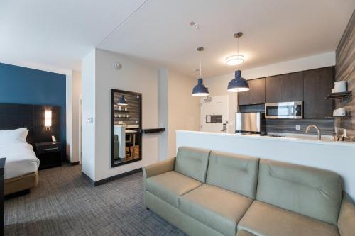 1 king bed, 1 sofa bed