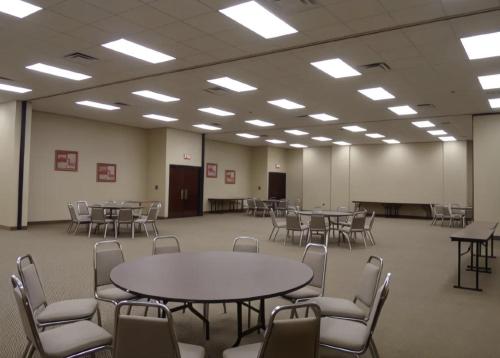 Econo Lodge Inn & Suites - main image