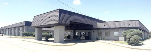 Econo Lodge Inn & Suites - image 14