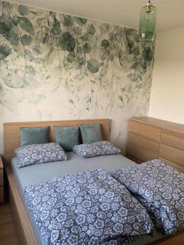 Smile 2 in Томіце