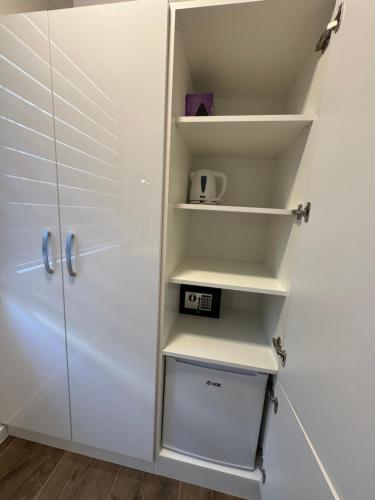 One-Bedroom Apartment room in Golden Key Apartments