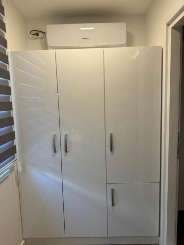 One-Bedroom Apartment image 9