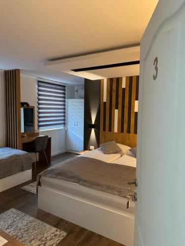 One-Bedroom Apartment image 3