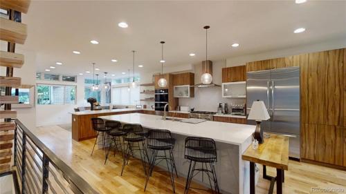 Cocina, Luxurious, Modern Townhome 5 minute Walk from Cherry Creek North in Cherry Creek