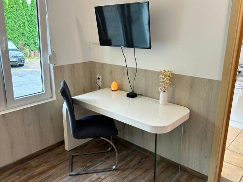 Charmantes Tiny Haus mit 2 Wohnungen Charmantes Tiny Haus mit 2 Wohnungen