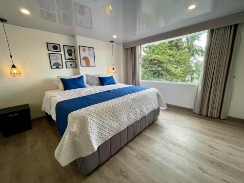 1 queen bed, 1 futon bed