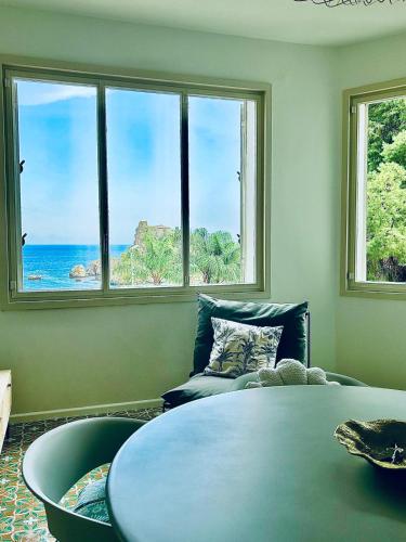 FronteMare & MariMare Isola Bella Apartment by Taormina Holidays, Таормина (фото 10)