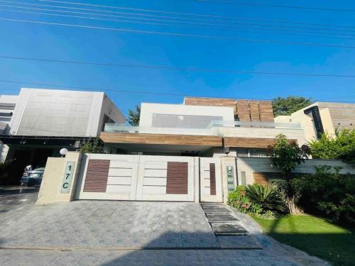 6 Beds Kannal house in middle of DHA Lahore City - main image