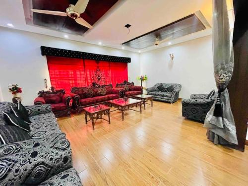 6 Beds Kannal house in middle of DHA Lahore City - image 5