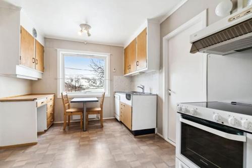 ห้องครัว, Three bedrooms apartment - Central - Lakeview in แฮมเมอร์เฟสท์