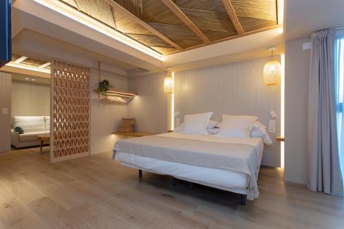 XULOS Rooms & Suites