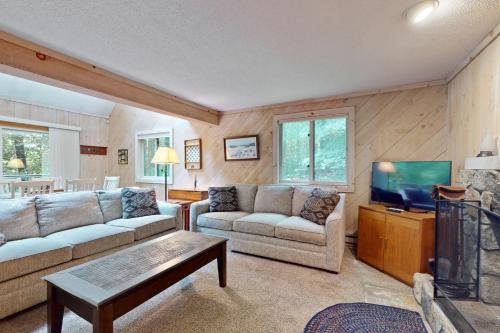 3 bedrooms, 6 beds