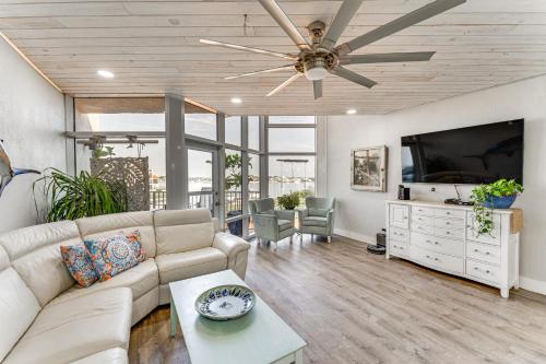 Oceanfront Condo with Views 1 Mi to New Smyrna Beach in New Smyrna Beach, USA