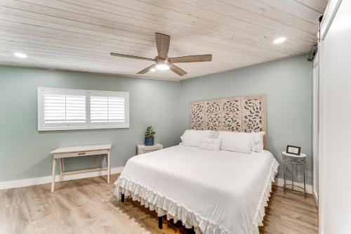 Oceanfront Condo with Views 1 Mi to New Smyrna Beach in New Smyrna Beach, USA