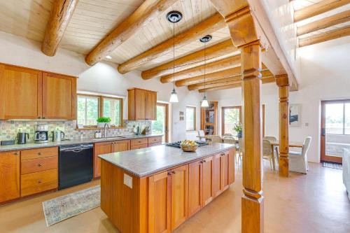 Mtn-View Retreat with Hot Tub in New Mexico! in Arroyo Seco