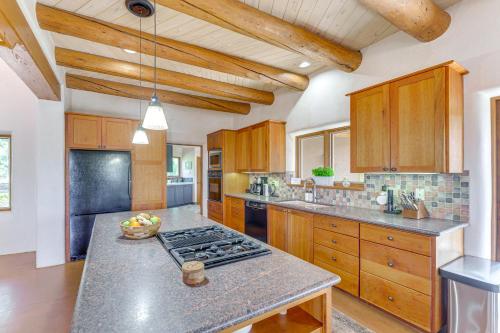 Mtn-View Retreat with Hot Tub in New Mexico! in Arroyo Seco