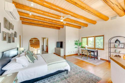 Mtn-View Retreat with Hot Tub in New Mexico! in Arroyo Seco