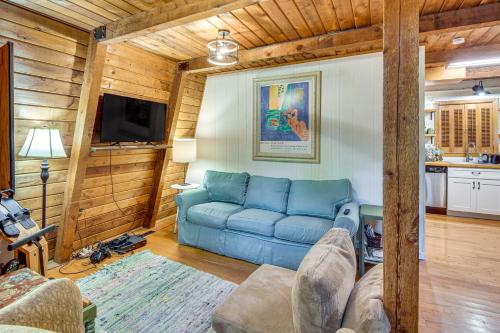 Pet-Friendly Lavonia Cabin, Walk to Lake Hartwell! in Lavonia, USA