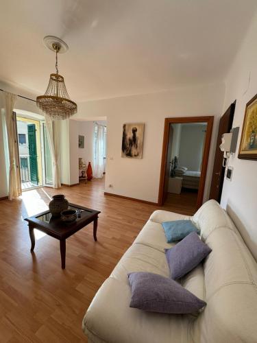 Casa Giulia, Janov