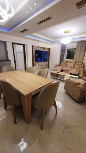 شقة المهندسين جامعة الدول ميدان لبنان الدقي فندقية in Mohandesin