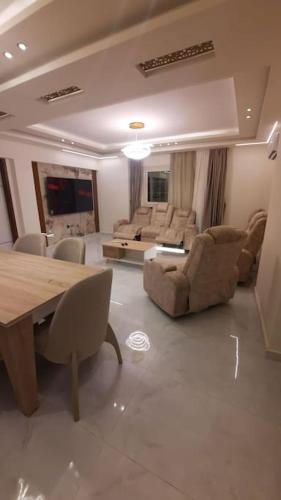 شقة المهندسين جامعة الدول ميدان لبنان الدقي فندقية in Mohandesin