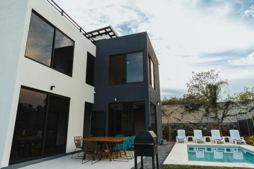 Casa Gris in Jiutepec, Mexico