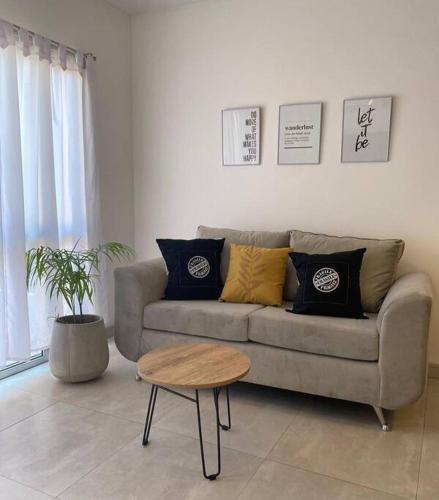 Moderno y confortable departamento PB con cochera
