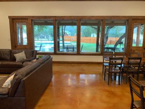 Double L River House in Concan, USA