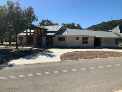 Double L River House in Concan, USA