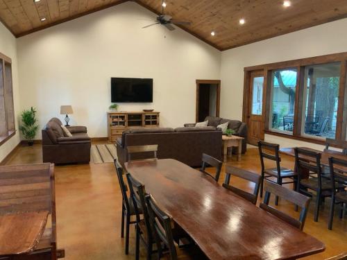 Double L River House in Concan, USA