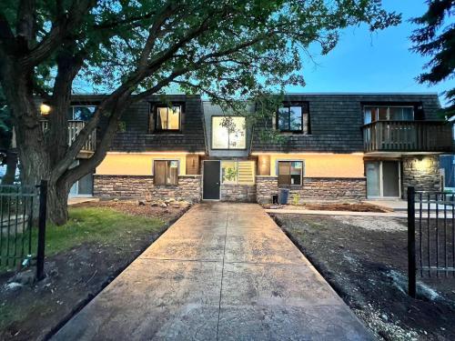 Close To Whyte University New Renovation - image 2