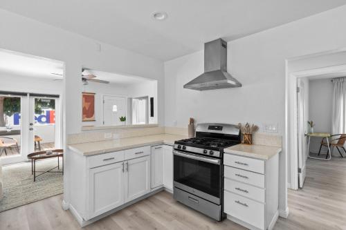 Urban Spanish Bungalow in San Diego, USA