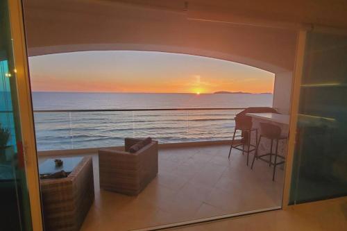 BEACH FRONT CONDO, PRIVATE BEACH and AMAZING VIEWS!! in Baja Malibu
