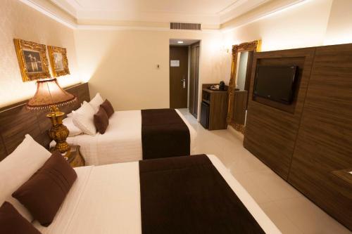 Luxury Room with Side Sea View image 3