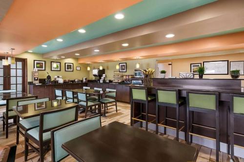 Best Western Plus Elizabeth City Inn & Suites - image 6