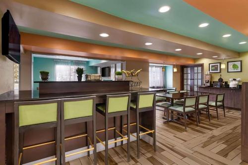 Best Western Plus Elizabeth City Inn & Suites - image 12