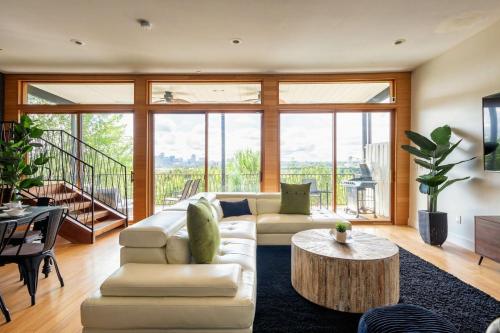 Best Views in Nashville Massive Rooms home in Nashville, USA