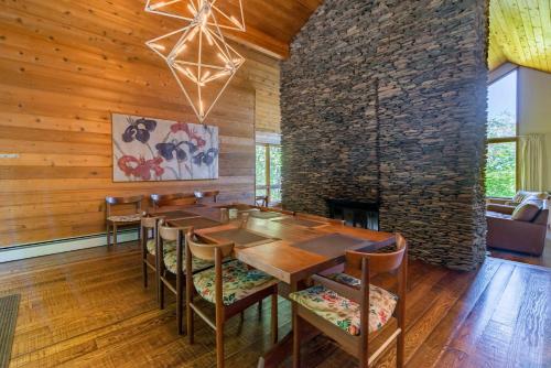 Stratton Mountain Ski Plus Summer Adventure House on Stratton Shuttle in Stratton Mountain, USA