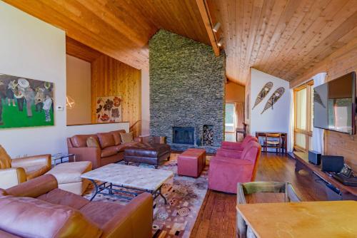 Stratton Mountain Ski Plus Summer Adventure House on Stratton Shuttle in Stratton Mountain, USA