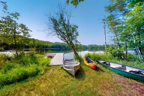 Between the Lakes in Conover, USA