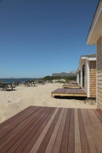 Cozy Beach Bungalow - image 3