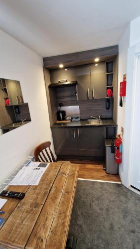 The White Lion Hotel, Church Road, Yate BS37 5BG Self-check-in FREE PARKING Walk away from the centr in Yate Central