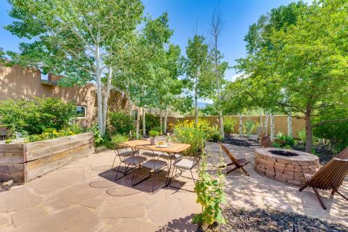 Mtn-View Retreat with Hot Tub in New Mexico! in Arroyo Seco