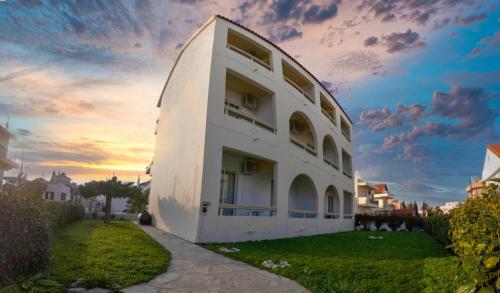 Lefteris Apartments in Ialysos Rhodes 4