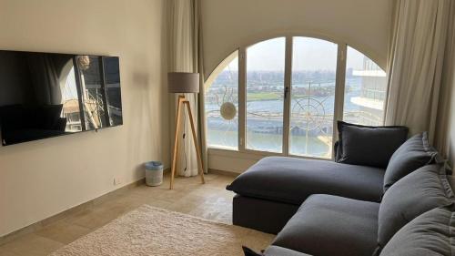 Nile and pyramids view 4BR apt, Giza
