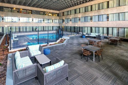 مسبح, Sandman Hotel Penticton in Penticton City Center