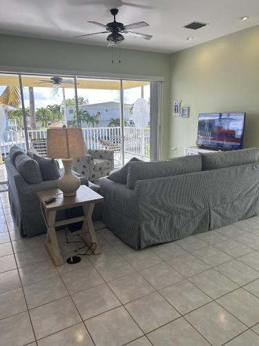 Beautiful house located in the prestigious neighborhood of Port Antigua on a deep, wide canal, home in Islamorada, USA