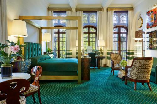 586098278 Milestone Hotel Kensington